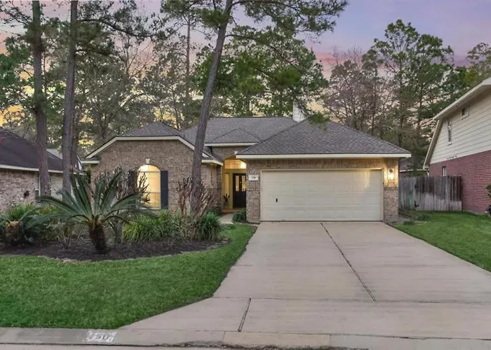 Lovely Woodlands Home W/Heated Pool And Spa!