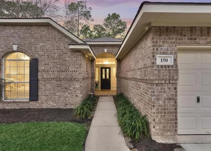 Lovely Woodlands Home W/Heated Pool And Spa!