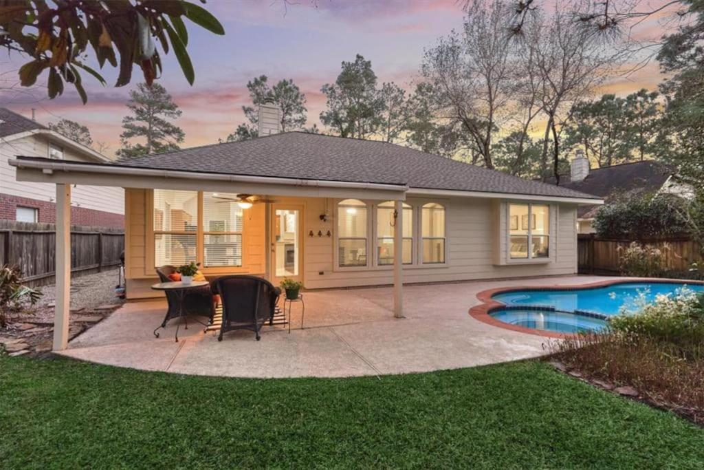 Lovely Woodlands W/heated Pool And Spa! Spring