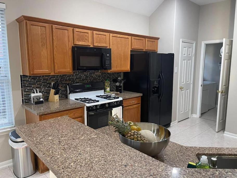Lovely Woodlands W/heated Pool And Spa! *