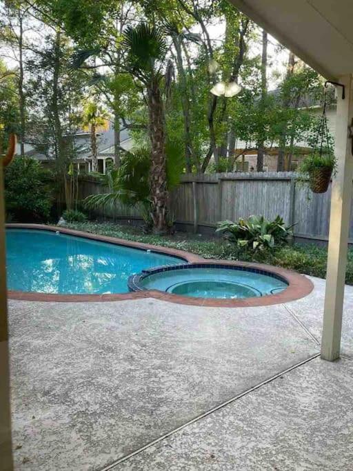 Casa de Férias Lovely Woodlands W/heated Pool And Spa!