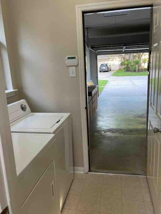 Lovely Woodlands W/heated Pool And Spa!