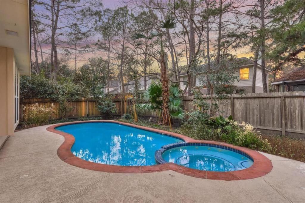 Lovely Woodlands W/heated Pool And Spa! * Spring