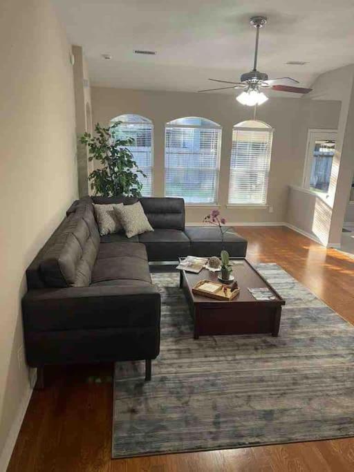 Lovely Woodlands W/heated Pool And Spa!