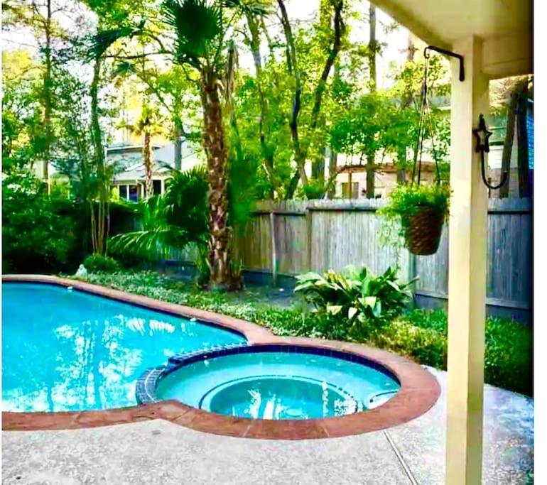 Lovely Woodlands W/heated Pool And Spa! Hébergement de vacances *