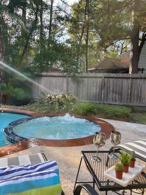 Lovely Woodlands W/heated Pool And Spa! Spring