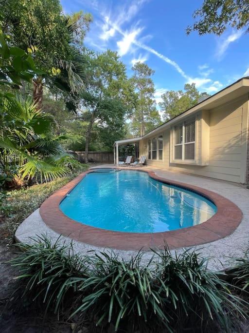 Lovely Woodlands W/heated Pool And Spa! Hébergement de vacances