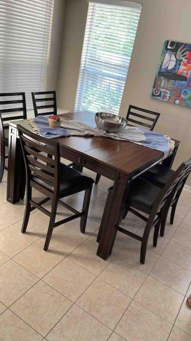 Hébergement de vacances Lovely Woodlands W/heated Pool And Spa! *