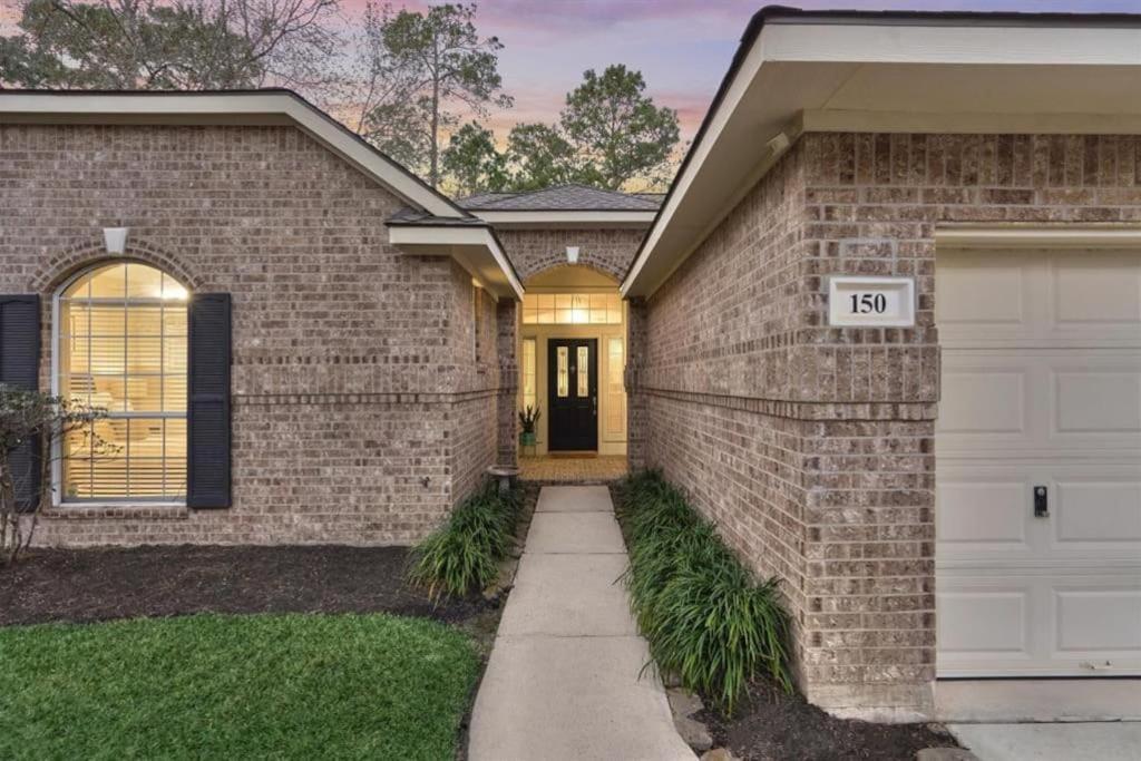 Lovely Woodlands W/heated Pool And Spa!