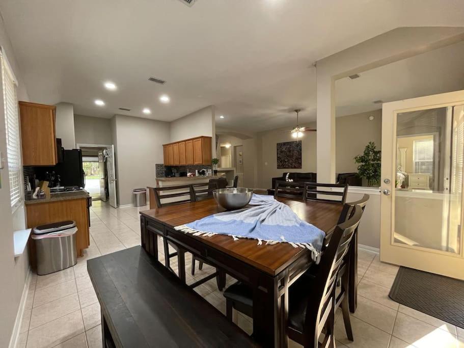 Hébergement de vacances Lovely Woodlands W/heated Pool And Spa! Spring
