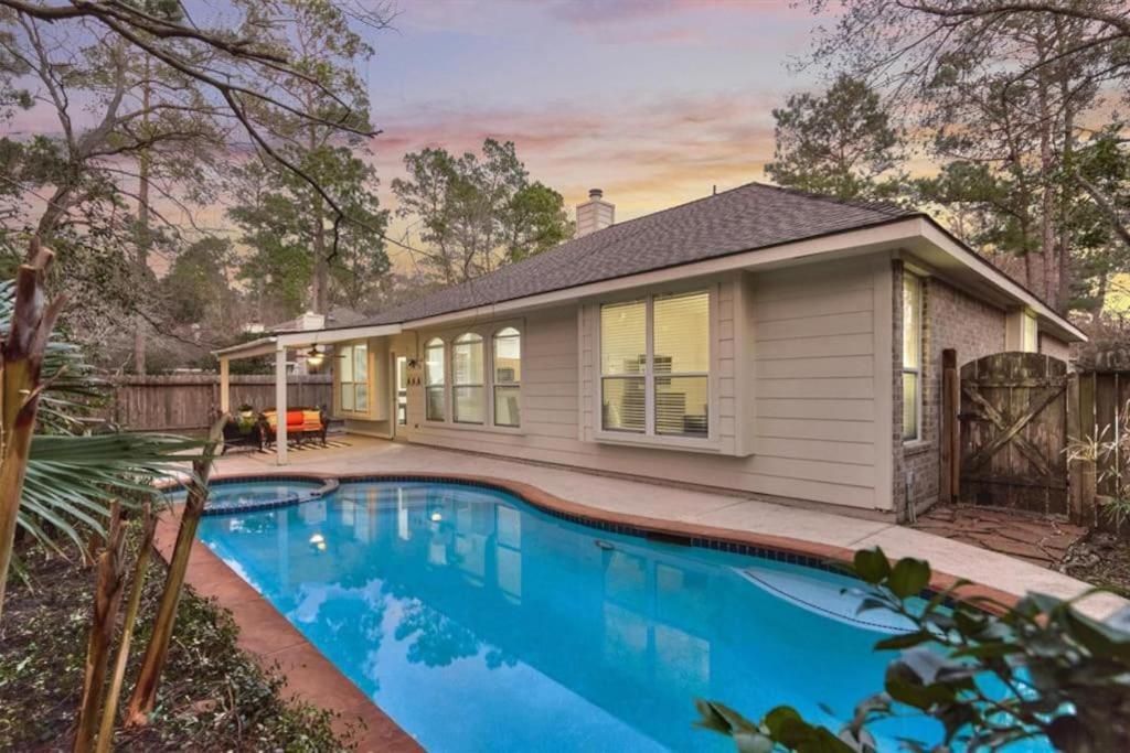 Casa de Férias Lovely Woodlands W/heated Pool And Spa!